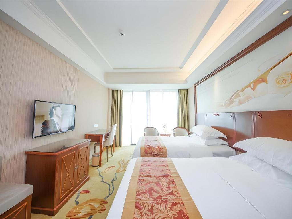Vienna Classic Hotel Qingyuan Taihe Ancient Cave Scenic Area מראה חיצוני תמונה
