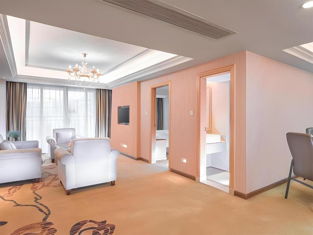 Vienna Classic Hotel Qingyuan Taihe Ancient Cave Scenic Area מראה חיצוני תמונה