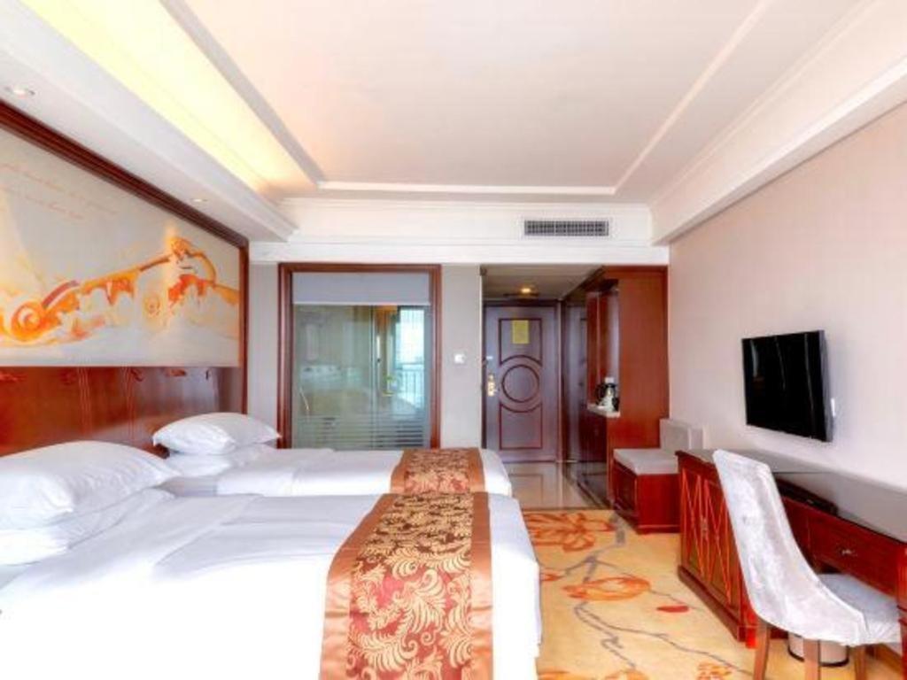 Vienna Classic Hotel Qingyuan Taihe Ancient Cave Scenic Area מראה חיצוני תמונה