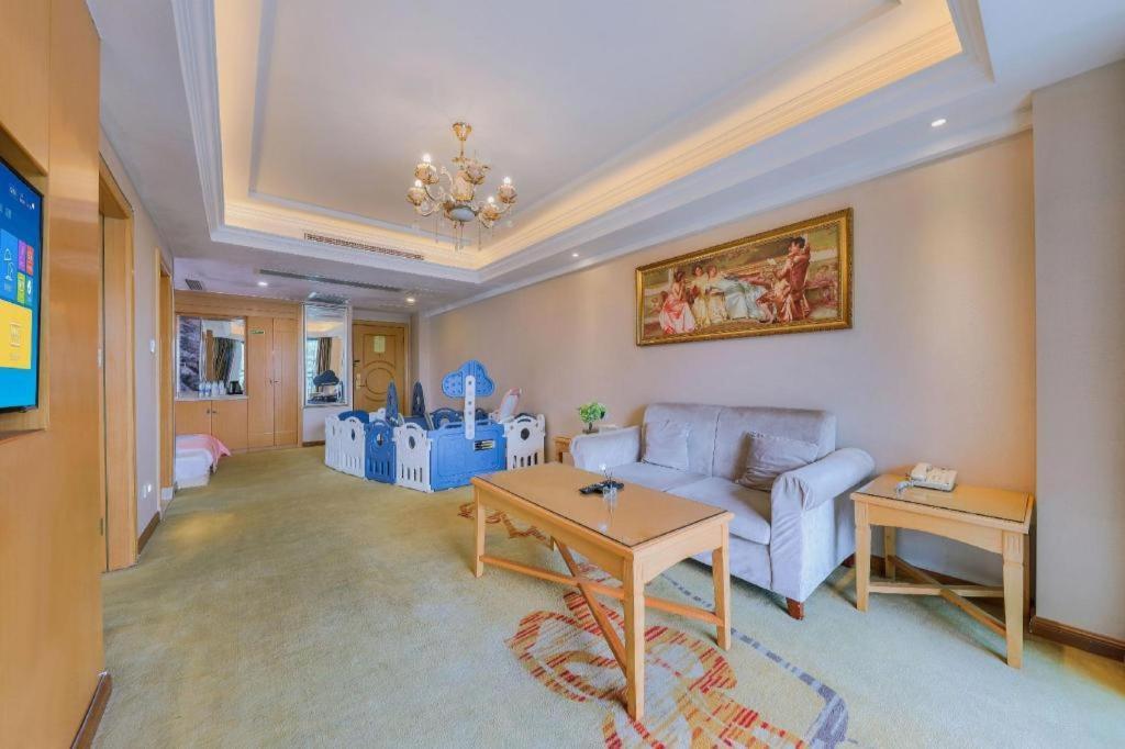 Vienna Classic Hotel Qingyuan Taihe Ancient Cave Scenic Area מראה חיצוני תמונה