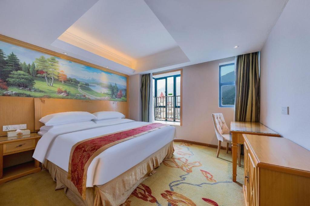 Vienna Classic Hotel Qingyuan Taihe Ancient Cave Scenic Area מראה חיצוני תמונה