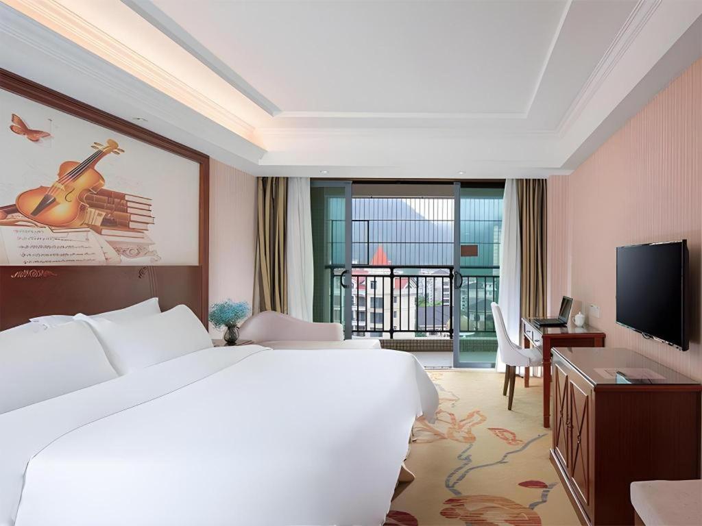 Vienna Classic Hotel Qingyuan Taihe Ancient Cave Scenic Area מראה חיצוני תמונה