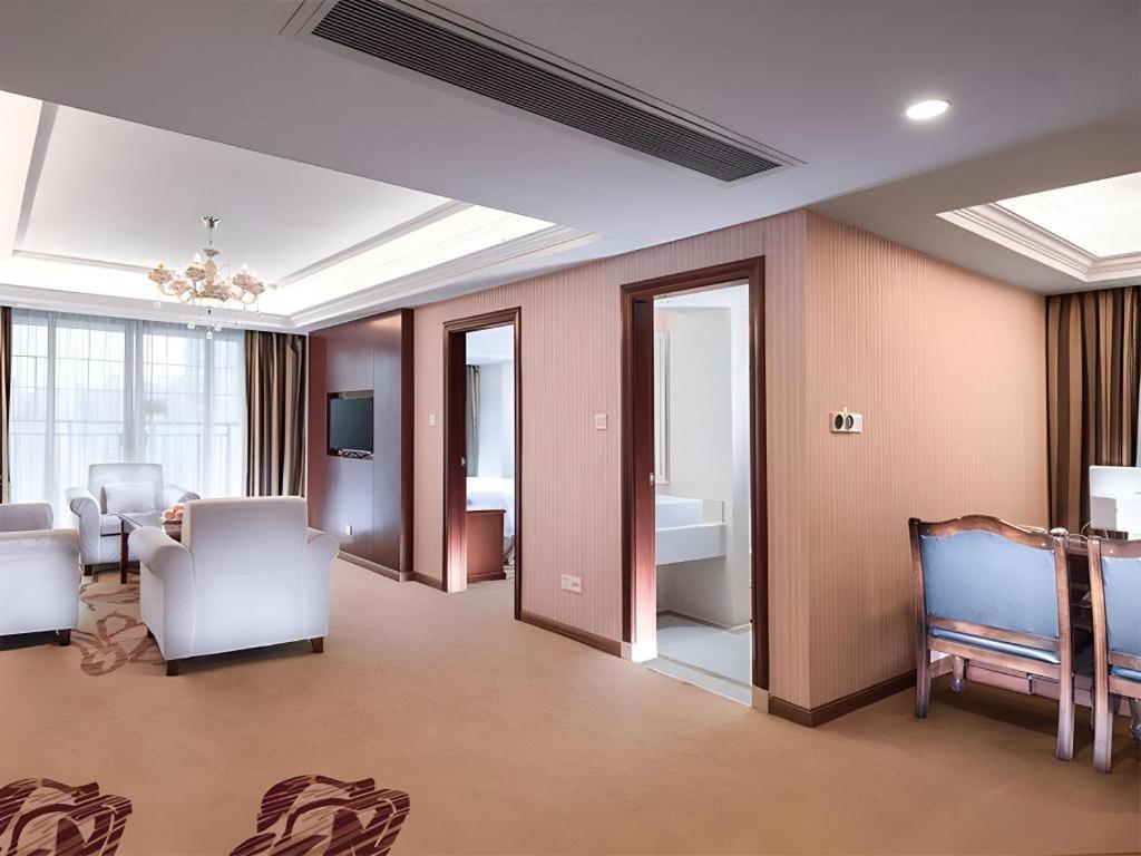 Vienna Classic Hotel Qingyuan Taihe Ancient Cave Scenic Area מראה חיצוני תמונה