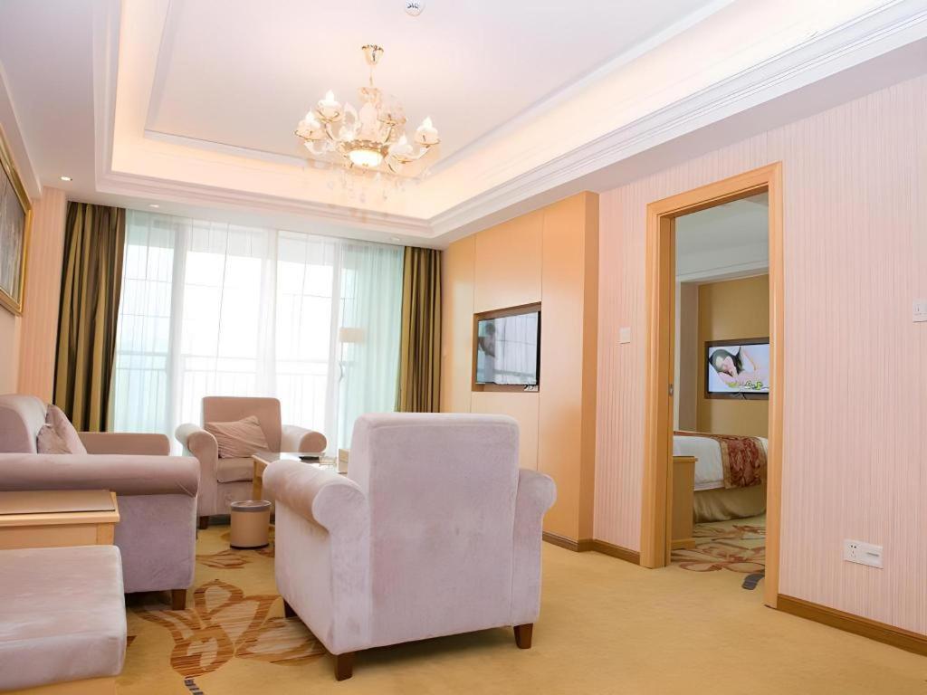 Vienna Classic Hotel Qingyuan Taihe Ancient Cave Scenic Area מראה חיצוני תמונה